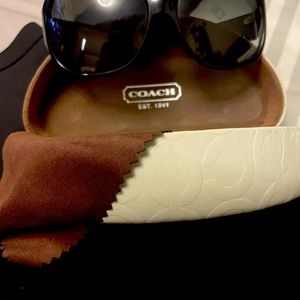 Coach sunglasses selling because I need a prescription one